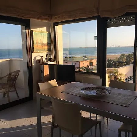 Attico Fronte Mare Поццалло